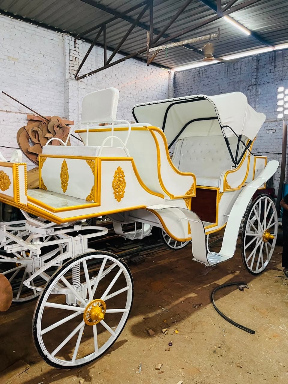 Golden Peacock Emperor Carriage image 1