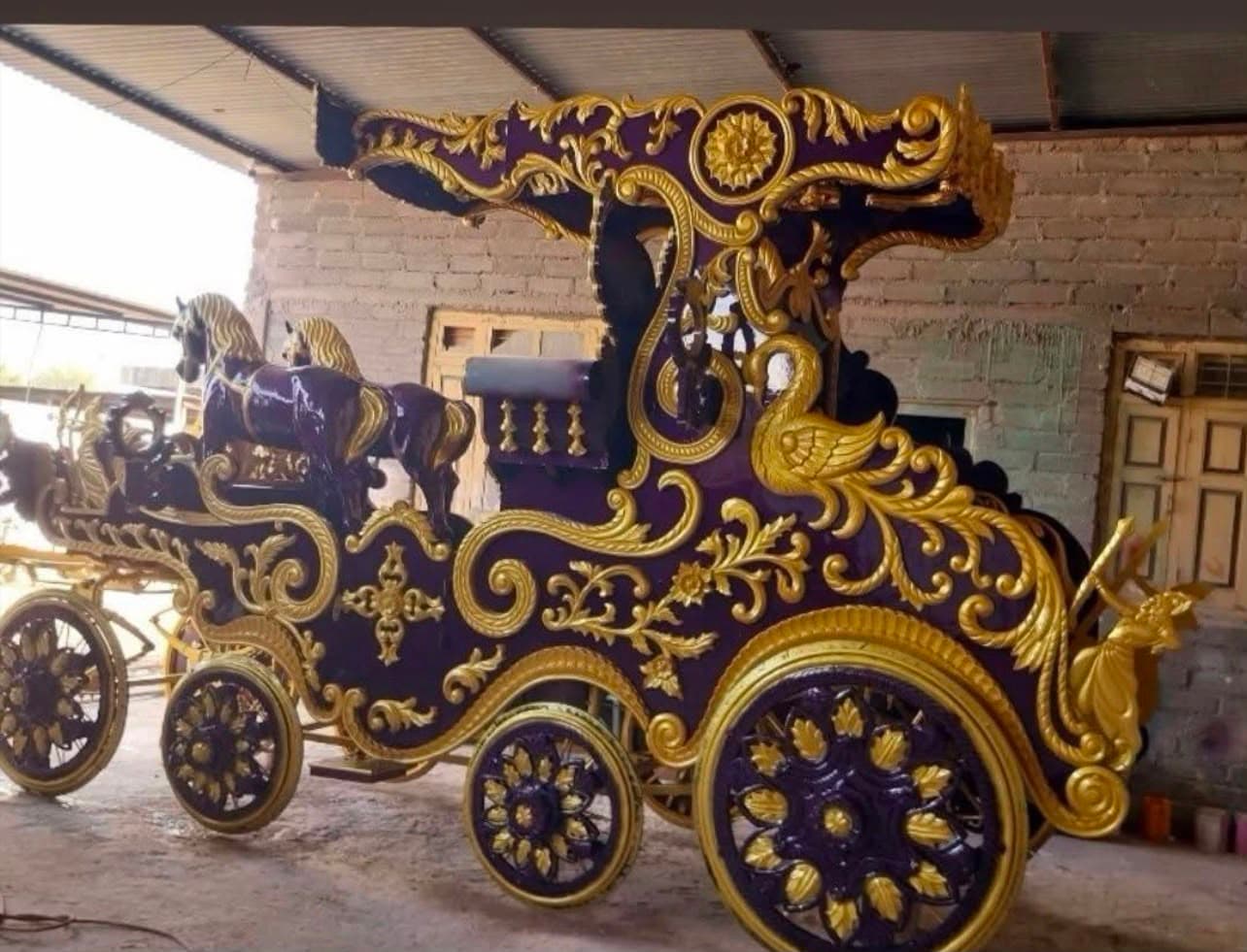 Imperial Gold Chariot image 1