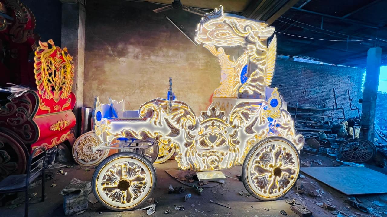 Regal Crown Carriage image 1